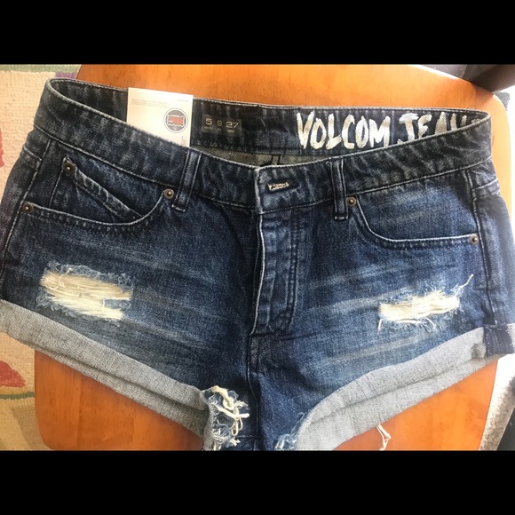 Volcom Shorts - Picture 6 of 6